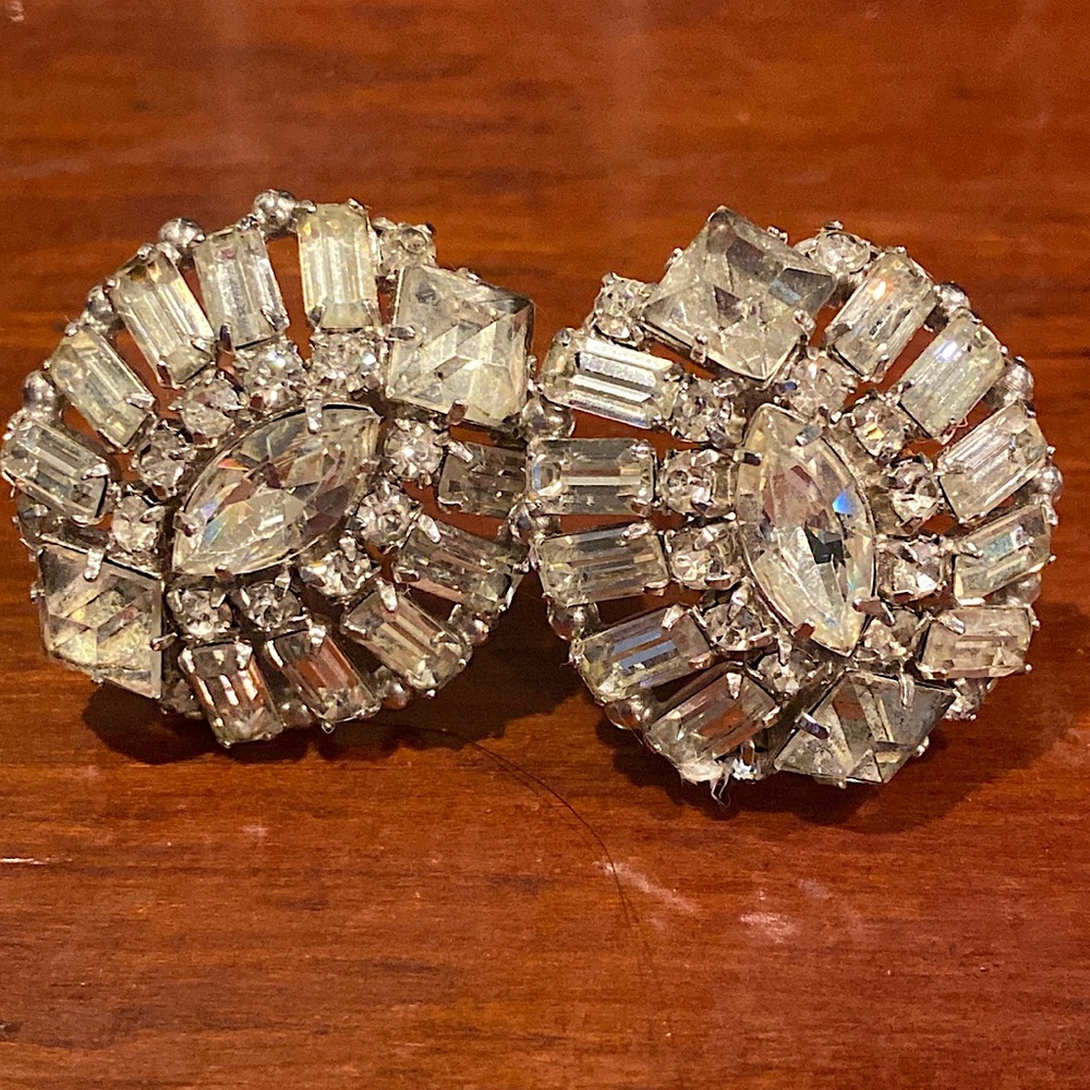 Unsigned Weiss  Clear Crystal Earrings. Silver Tone. Clip Backs.
